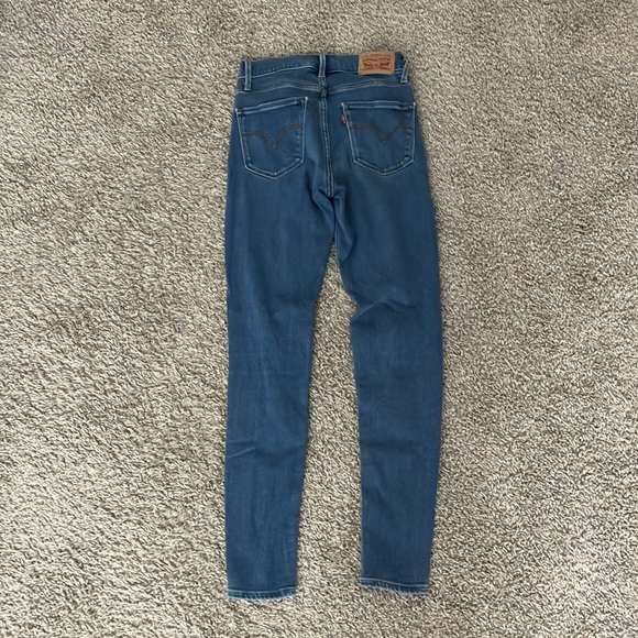 Levi’s jeans in amazing condition!Like new worn quite a bit but still amazing. - Picture 4 of 5